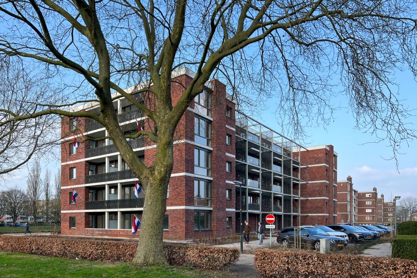 Oplevering eerste H-flat